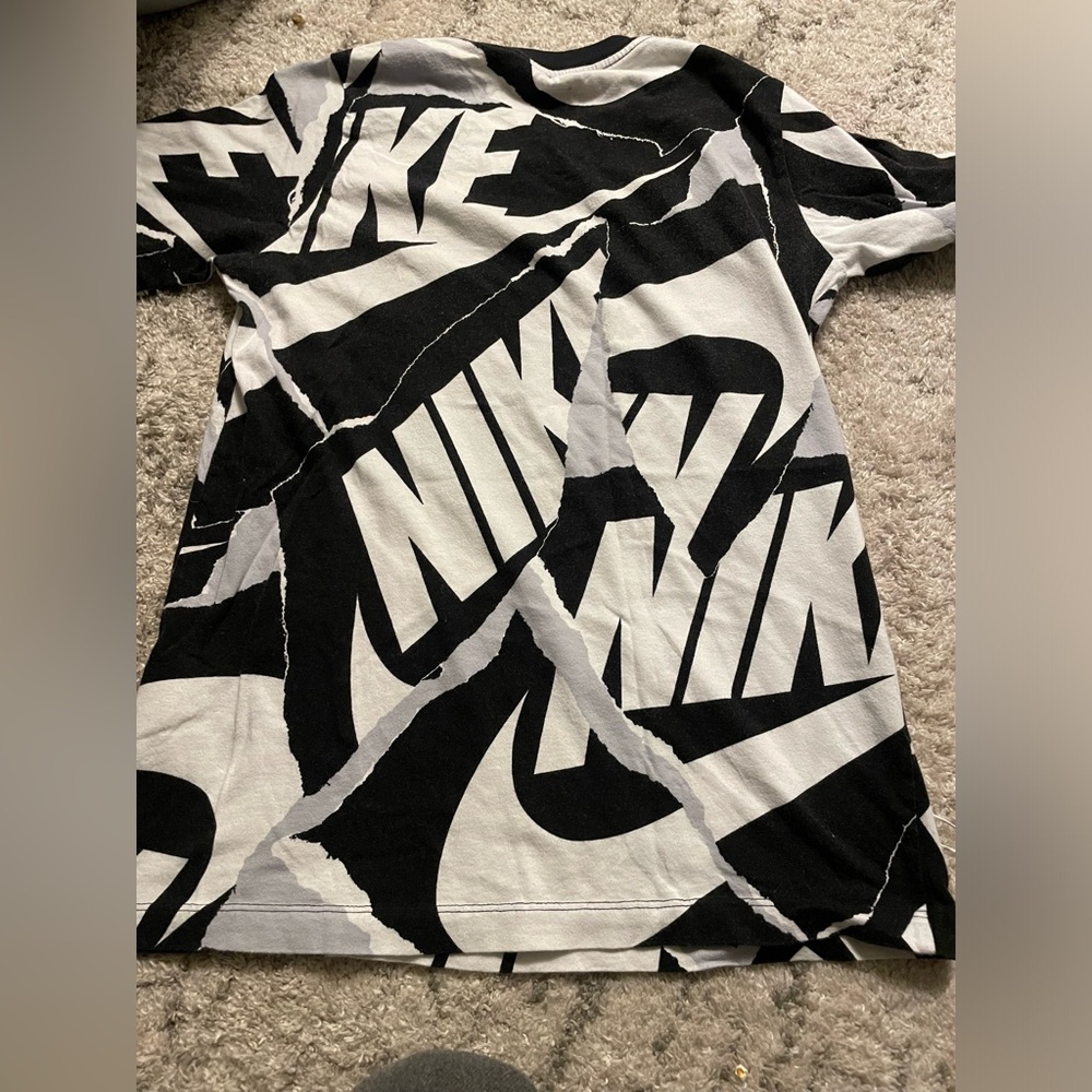 Nike Black and White Graphic T-Shirt